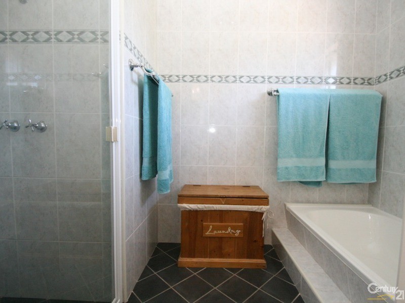 33 JAMES SHEAHAN DRIVE, Orange NSW 2800