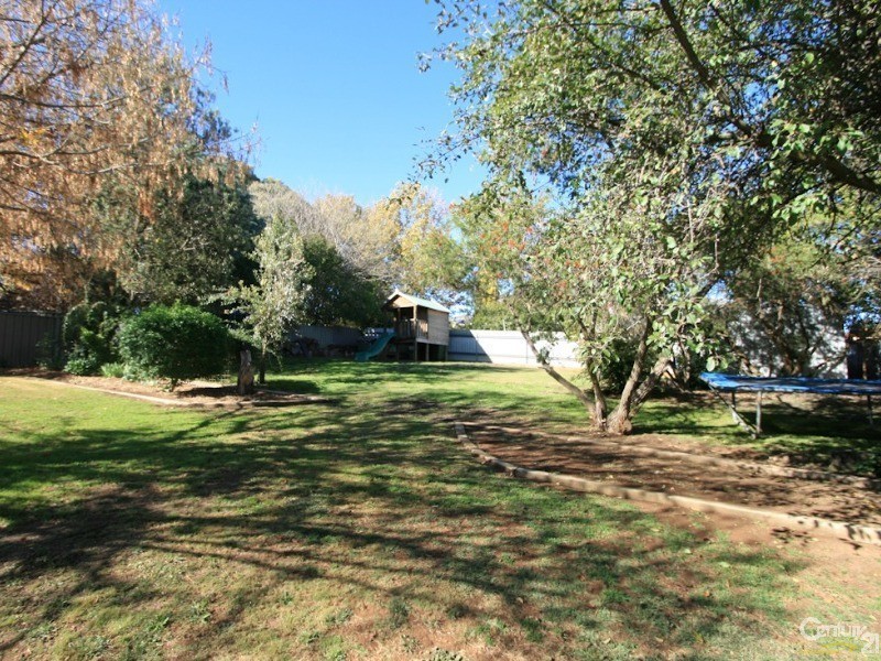 33 JAMES SHEAHAN DRIVE, Orange NSW 2800