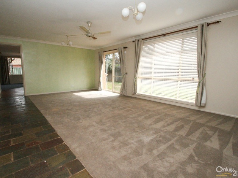 11 JAMES SHEAHAN DRIVE, Orange NSW 2800