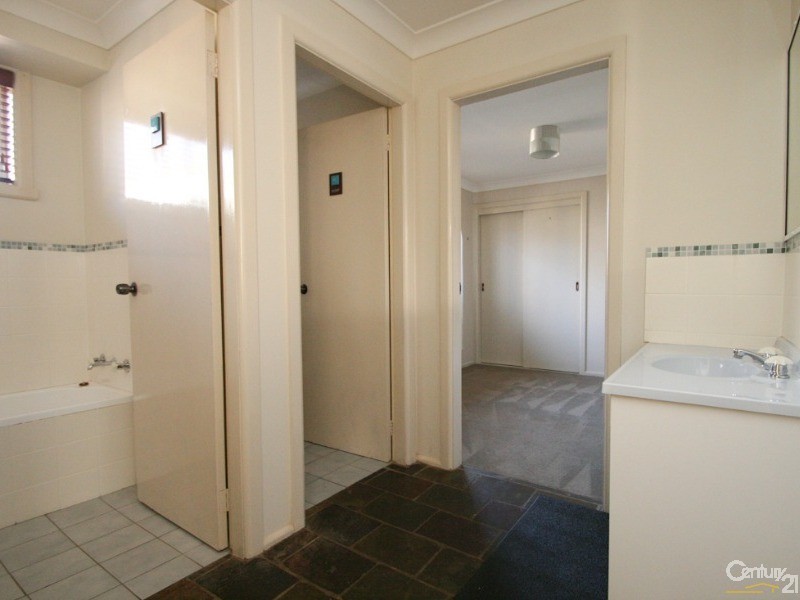 11 JAMES SHEAHAN DRIVE, Orange NSW 2800