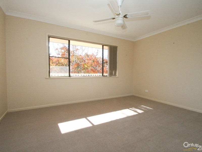 Spring Hill NSW 2800