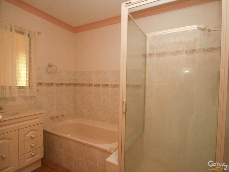 Spring Hill NSW 2800