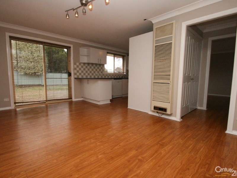 11 ALAN RIDLEY PLACE, Orange NSW 2800