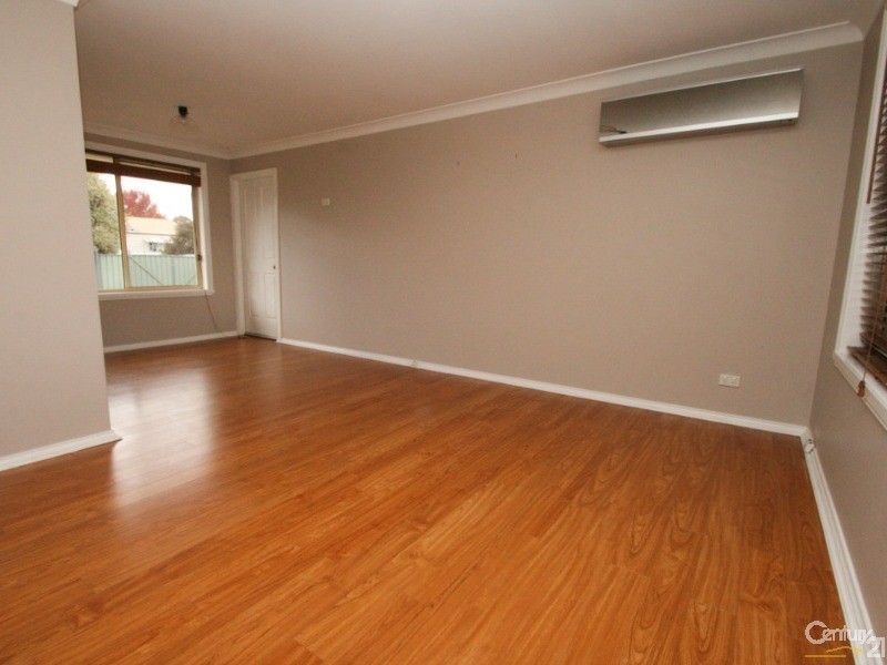 11 ALAN RIDLEY PLACE, Orange NSW 2800