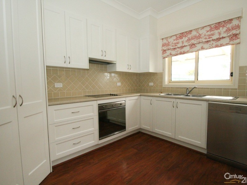 Spring Hill NSW 2800