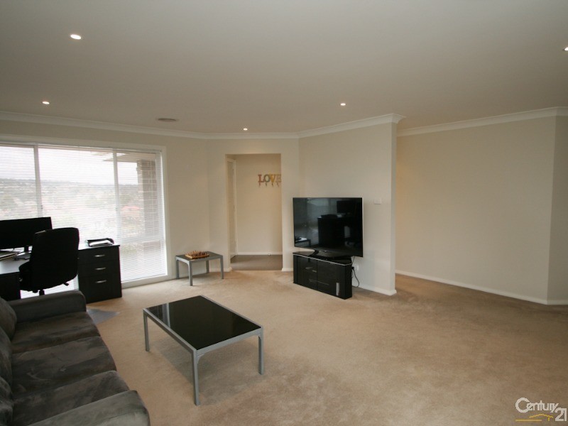 16 QUINLAN RUN, Orange NSW 2800