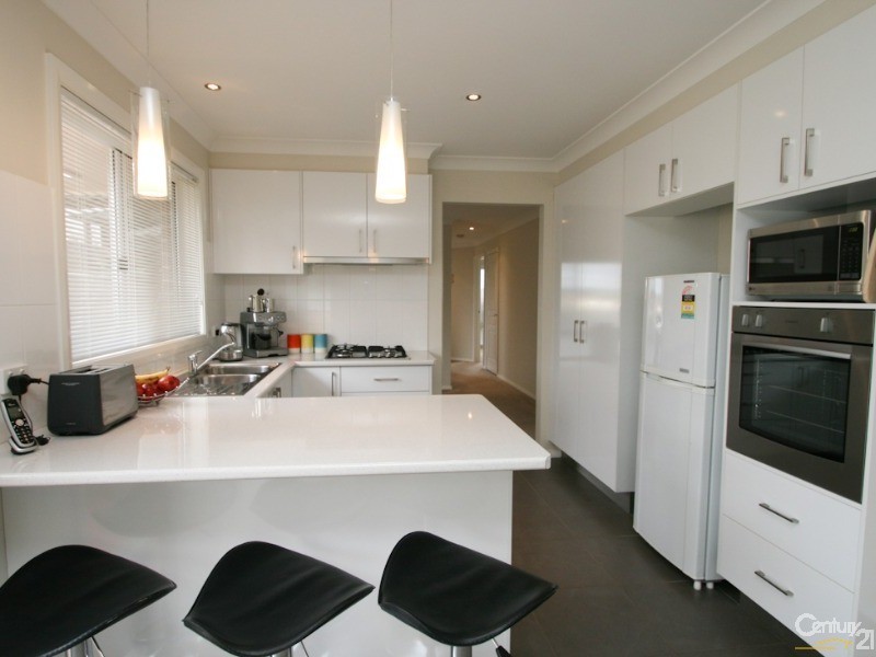 16 QUINLAN RUN, Orange NSW 2800