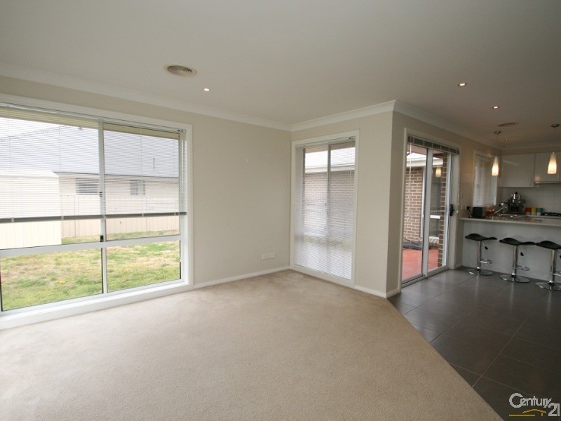 16 QUINLAN RUN, Orange NSW 2800