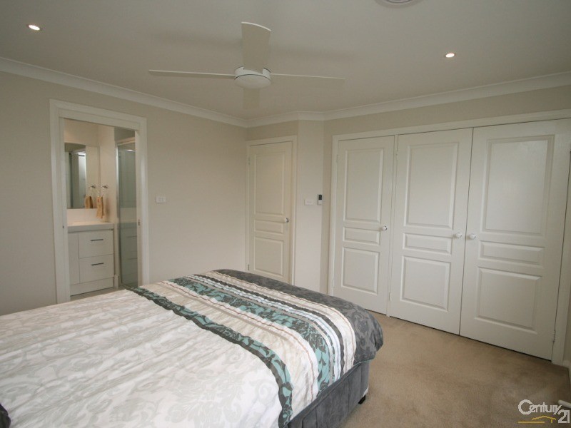 16 QUINLAN RUN, Orange NSW 2800