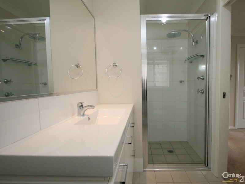 16 QUINLAN RUN, Orange NSW 2800