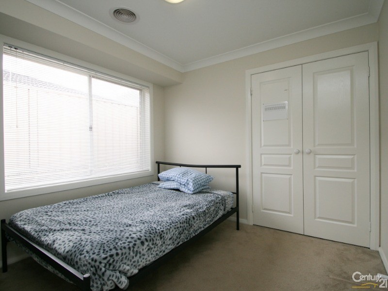 16 QUINLAN RUN, Orange NSW 2800