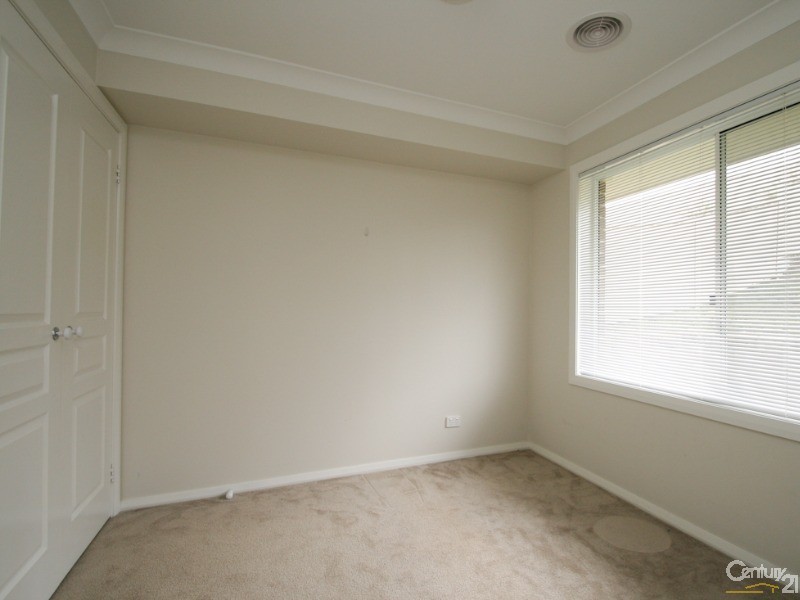 16 QUINLAN RUN, Orange NSW 2800