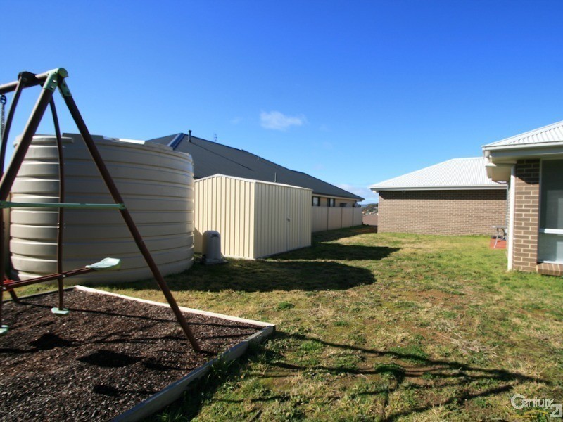 16 QUINLAN RUN, Orange NSW 2800