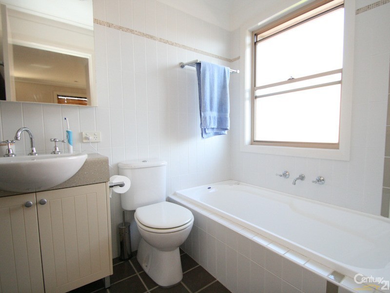 2/17 ICELY ROAD, Orange NSW 2800