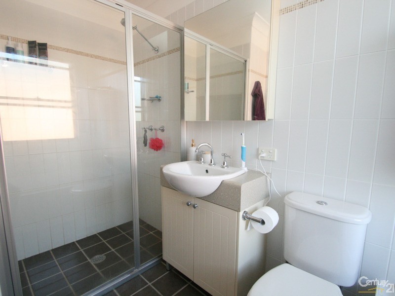 2/17 ICELY ROAD, Orange NSW 2800