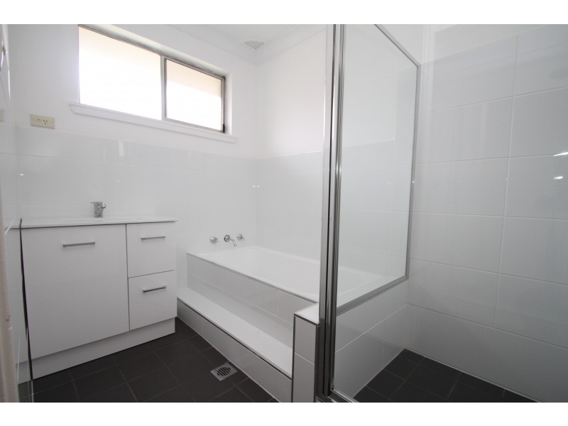 16 Sunny South Crescent, Orange NSW 2800