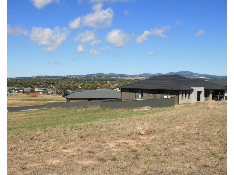 3 CAMELLIA PLACE, Orange NSW 2800
