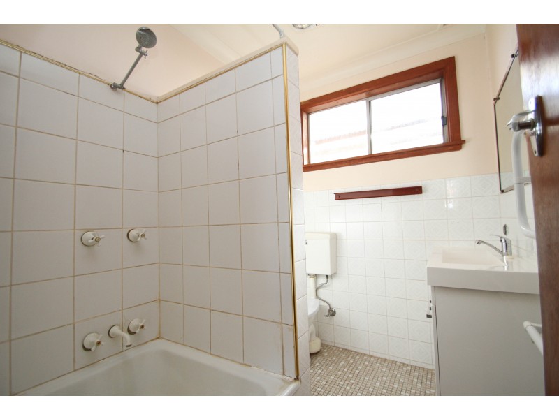2/12 WATTLE AVENUE, Orange NSW 2800