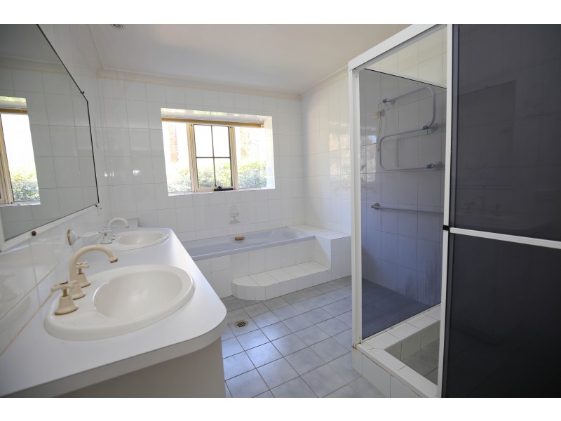 21 MAPLE AVENUE, Orange NSW 2800