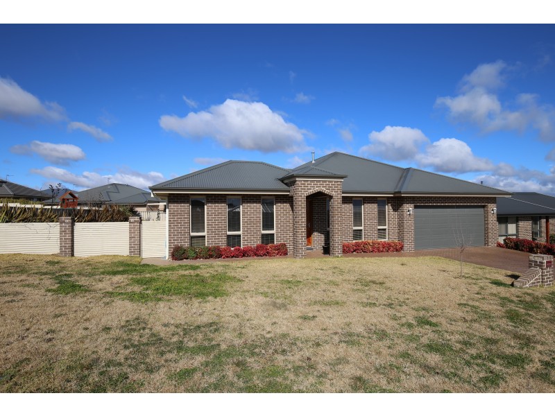 99 Diamond Drive, Orange NSW 2800