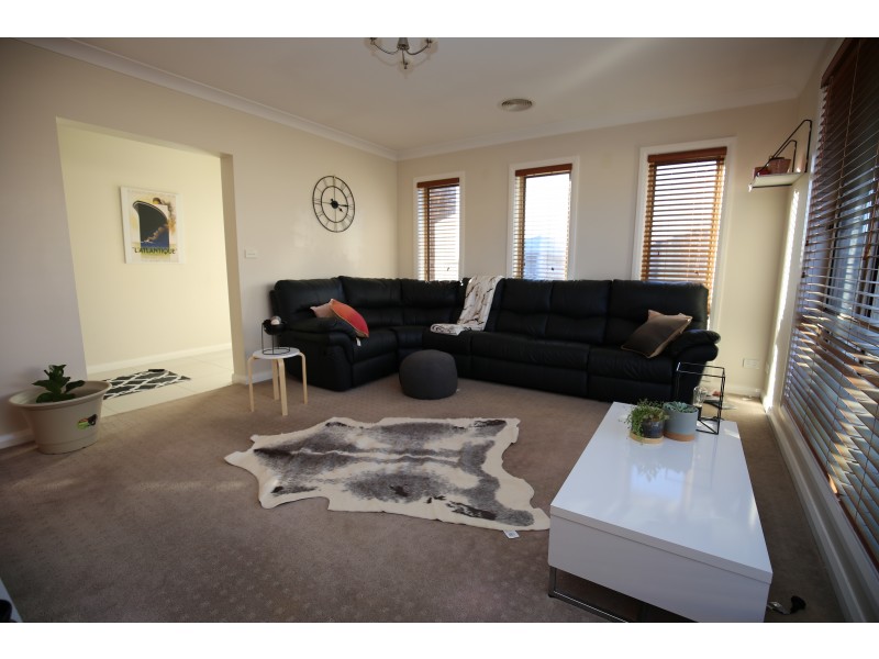 99 Diamond Drive, Orange NSW 2800