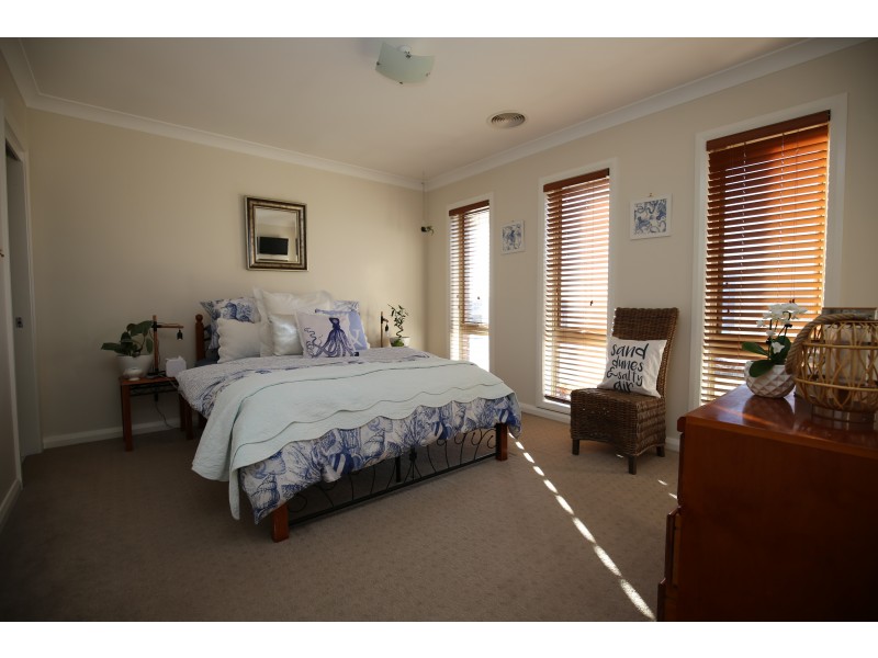99 Diamond Drive, Orange NSW 2800