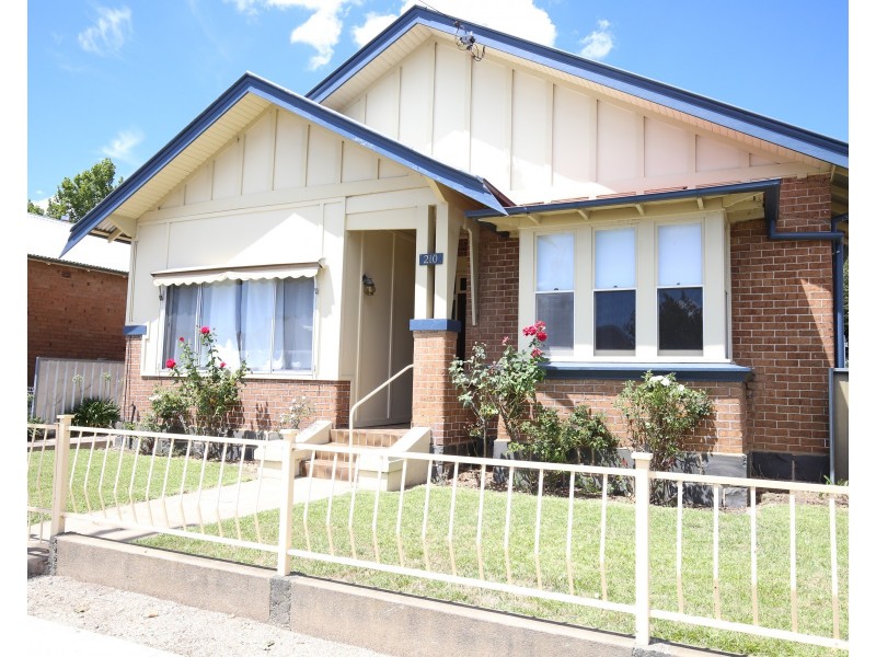 210 BYNG STREET, Orange NSW 2800