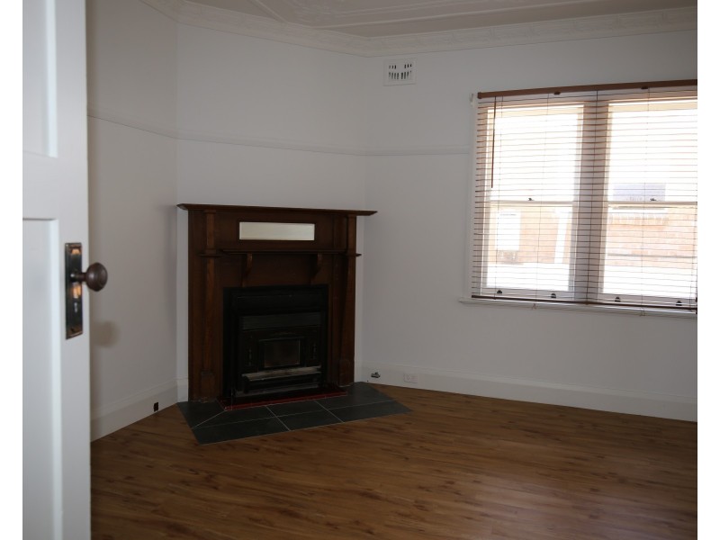 210 BYNG STREET, Orange NSW 2800