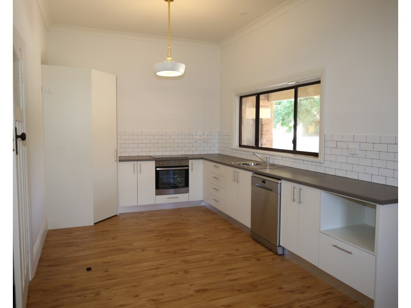 210 BYNG STREET, Orange NSW 2800