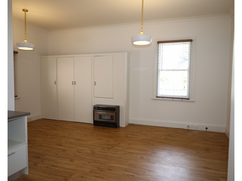 210 BYNG STREET, Orange NSW 2800