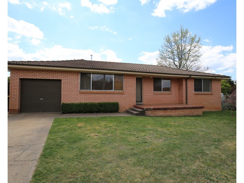 17 James Cook Crescent, Orange NSW 2800