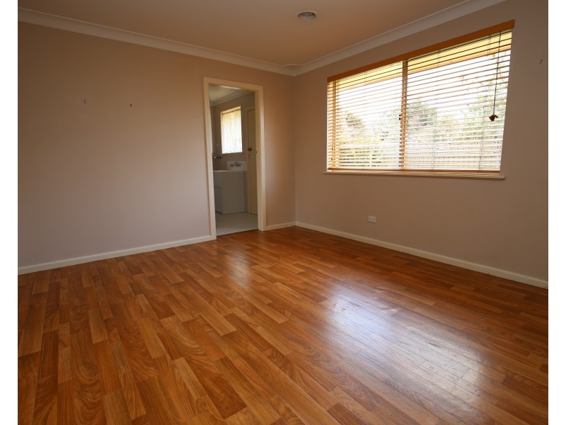 17 James Cook Crescent, Orange NSW 2800