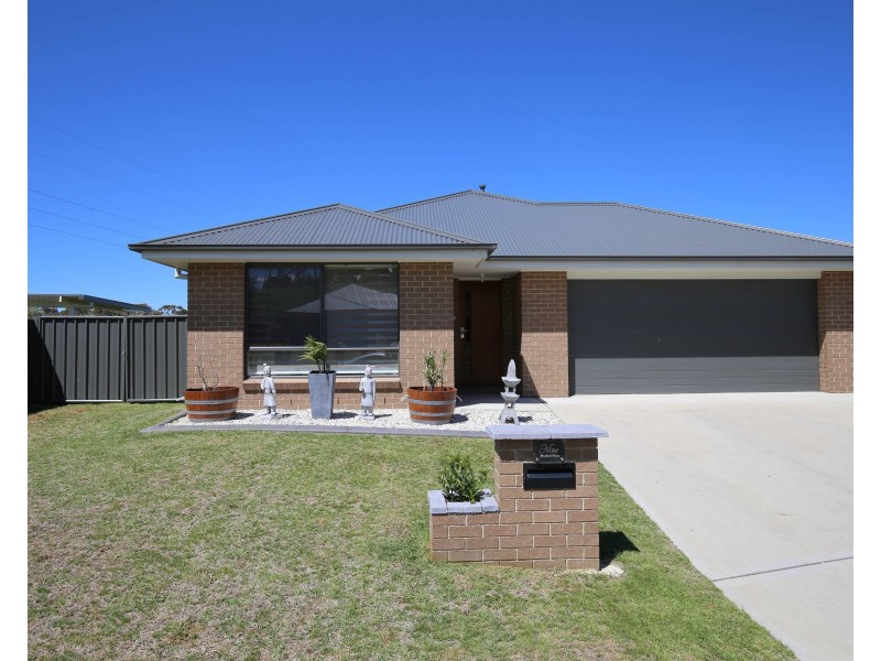 9 MULHALL PLACE, Orange NSW 2800
