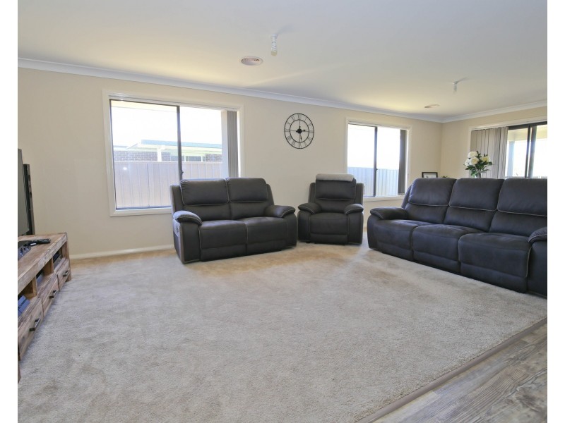 9 MULHALL PLACE, Orange NSW 2800