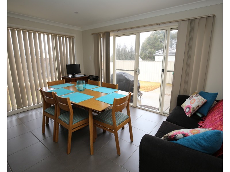 12a Diamond Drive, Orange NSW 2800