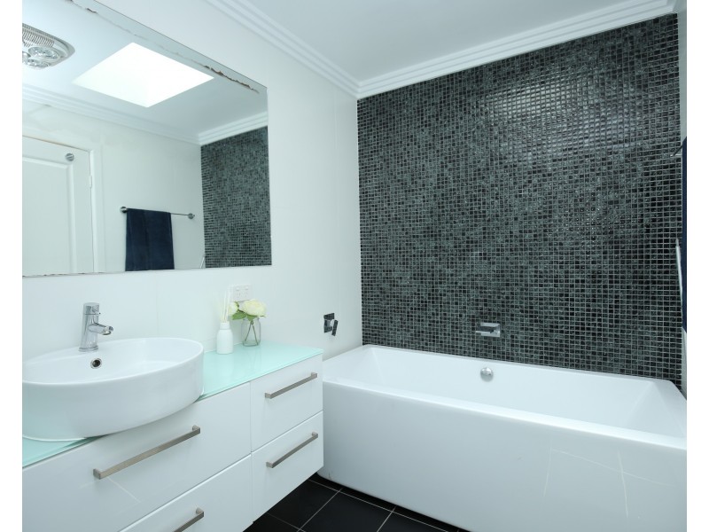 4 SAMUEL CLOSE, Orange NSW 2800