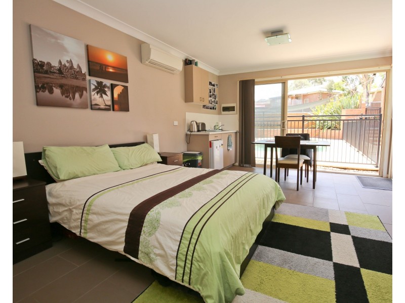 4 SAMUEL CLOSE, Orange NSW 2800