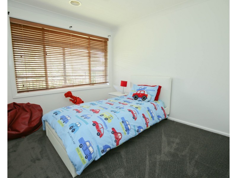 4 SAMUEL CLOSE, Orange NSW 2800