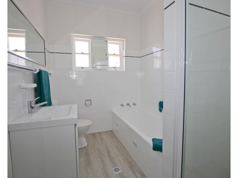 11 MOULDER STREET, Orange NSW 2800