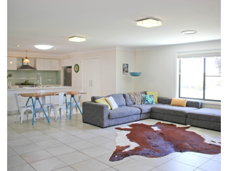 17 Windera Way, Orange NSW 2800