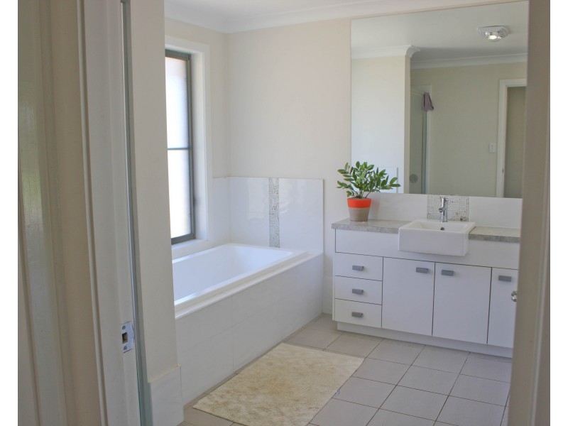 17 Windera Way, Orange NSW 2800