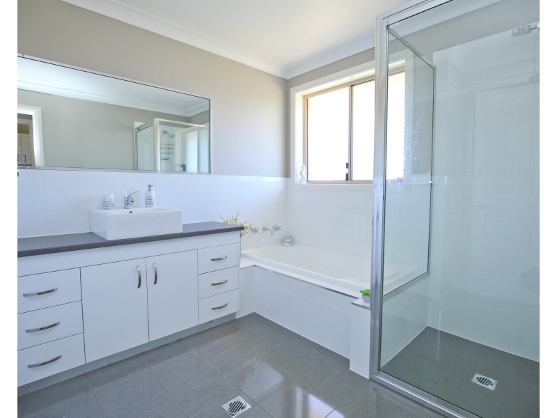 39 Botanic Way, Orange NSW 2800