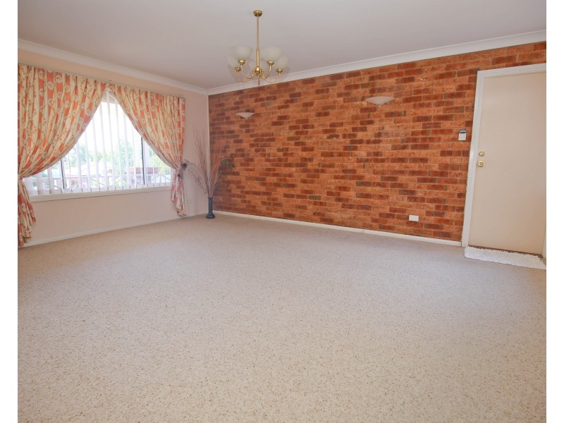 6 AVONDALE DRIVE, Orange NSW 2800