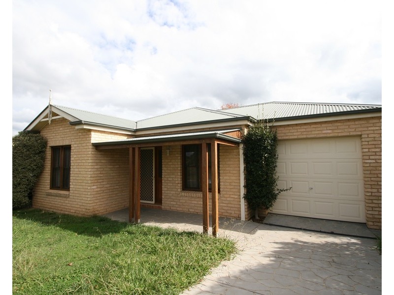 5 Wisteria Place, Orange NSW 2800