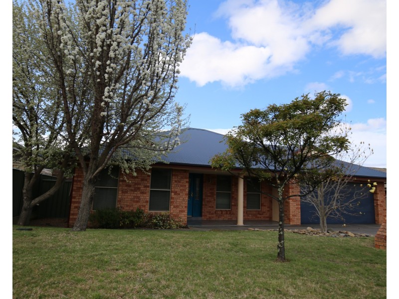2 Lavender Close, Orange NSW 2800