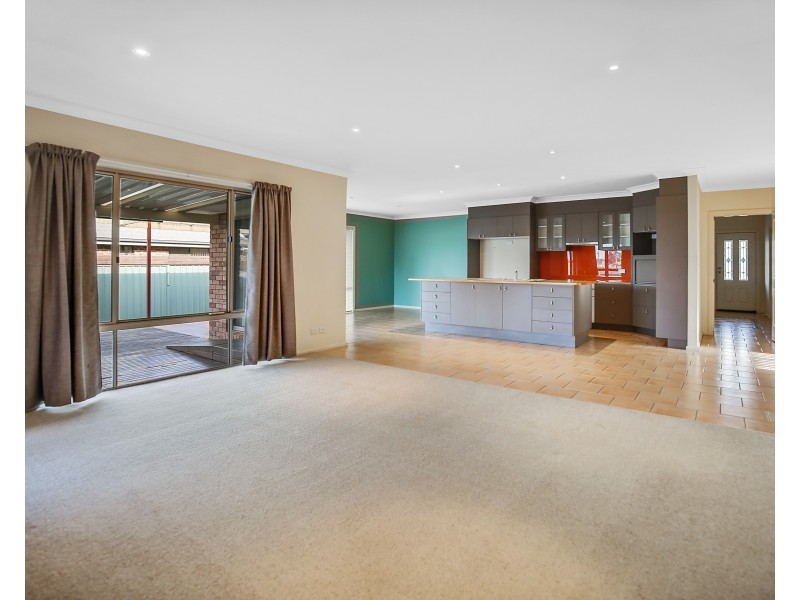 2 Lavender Close, Orange NSW 2800