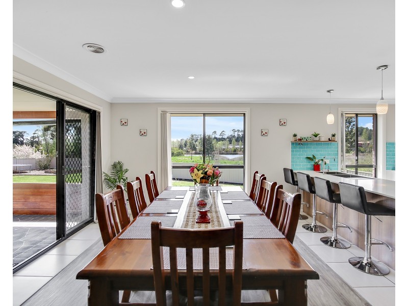 6 BURROWS COURT, Orange NSW 2800