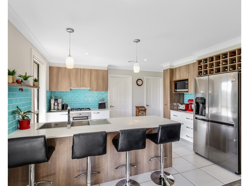 6 BURROWS COURT, Orange NSW 2800