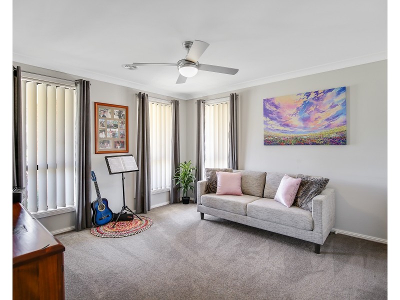 6 BURROWS COURT, Orange NSW 2800