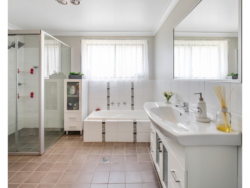 6 BURROWS COURT, Orange NSW 2800